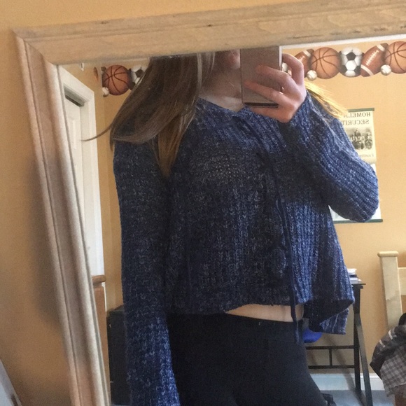 Blue slightly cropped sweater from OhMG - Picture 1 of 2